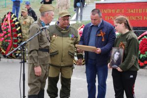Старший лейтенант Никита Николенко спустя 77 лет вернулся на родную астраханскую землю - передача личных вещей ст.лейтенанта Николенко